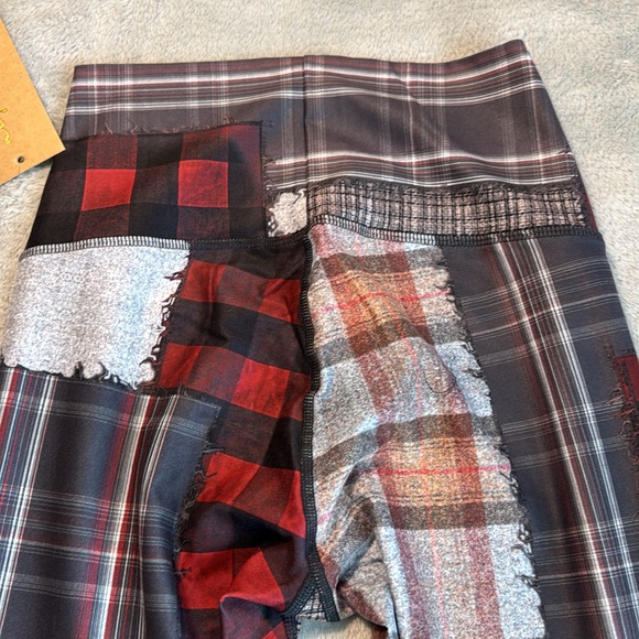 NWT Niyama Sol Rad Plaid Barefoot Legging Size Medium - Picture 8 of 15